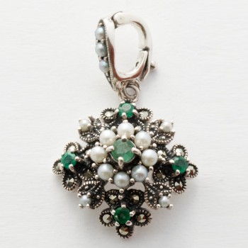Silver emerald and pearl enhancer